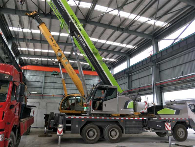 伊宁县高空车出租需要注意哪些安全事项？