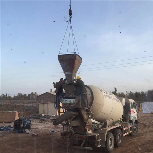 伊宁县“精准瞄准”—— 吊车的 “定位导航” 技术